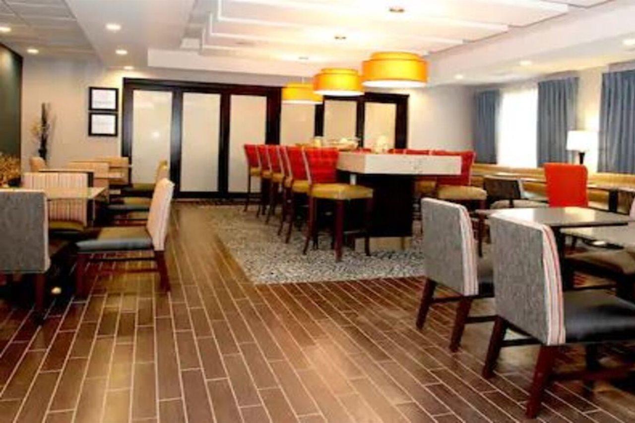 Hampton Inn- Суффолк Экстерьер фото