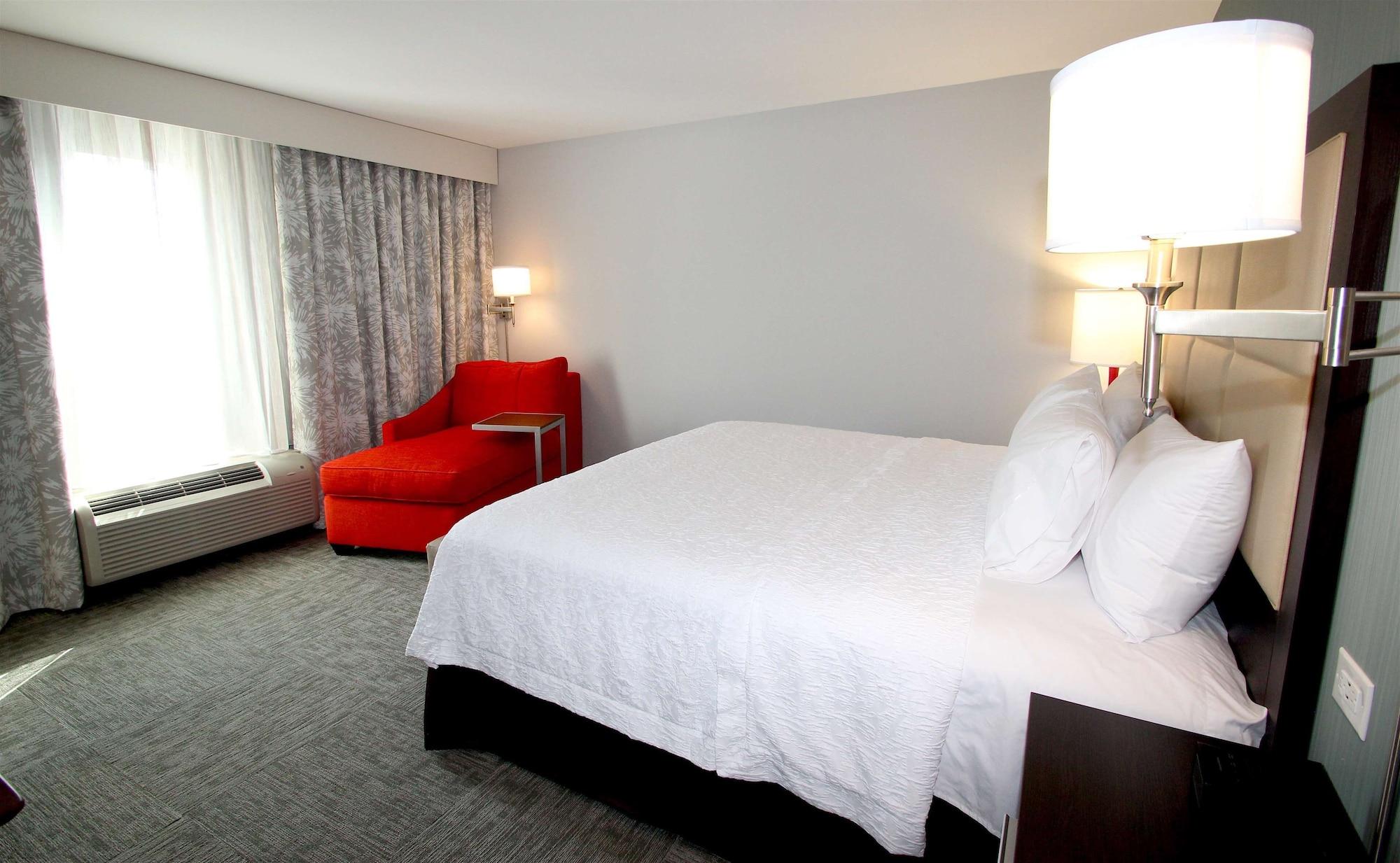 Hampton Inn- Суффолк Экстерьер фото