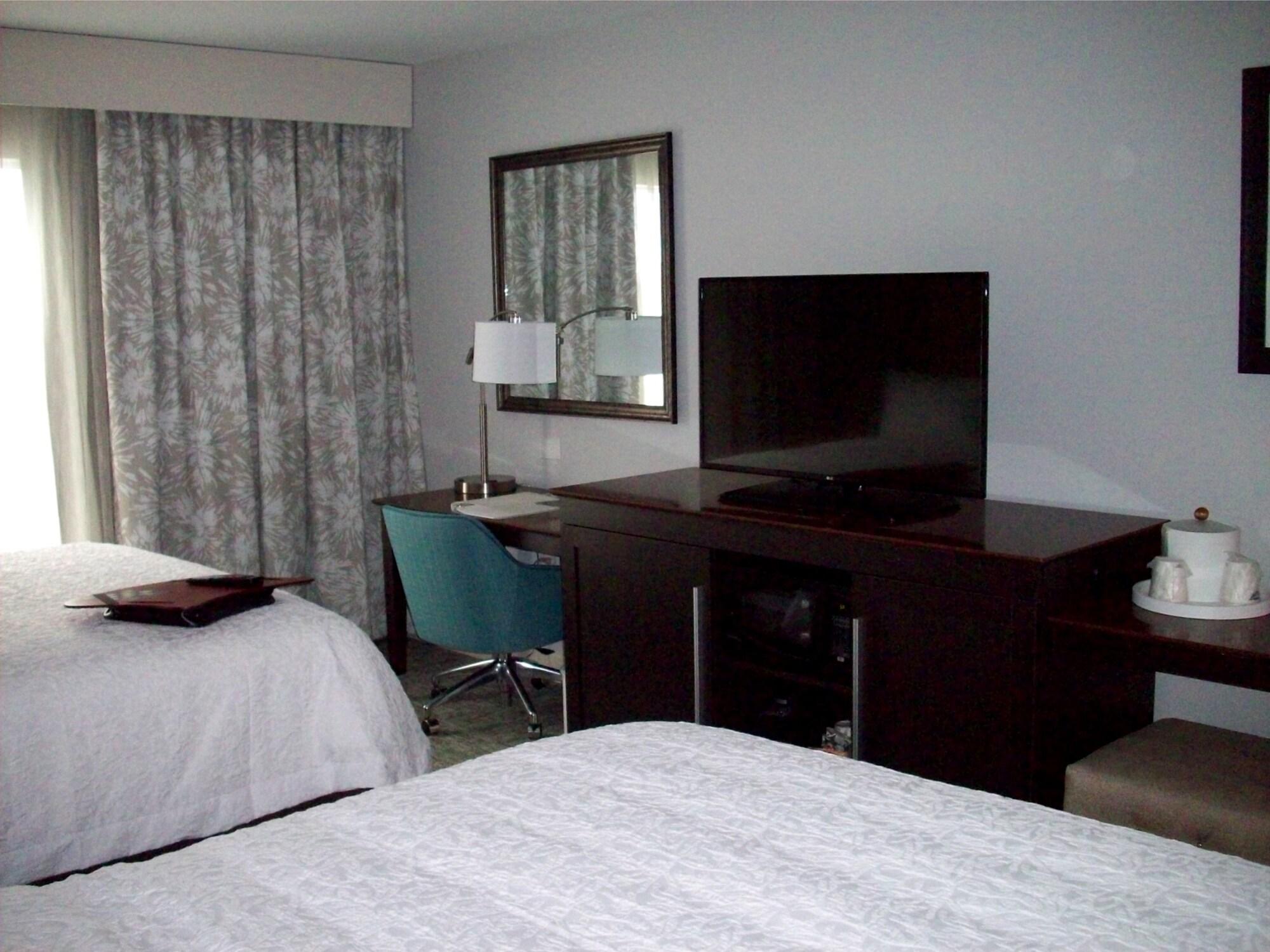 Hampton Inn- Суффолк Экстерьер фото