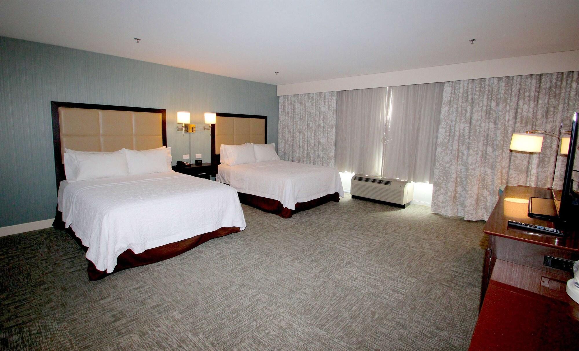 Hampton Inn- Суффолк Экстерьер фото