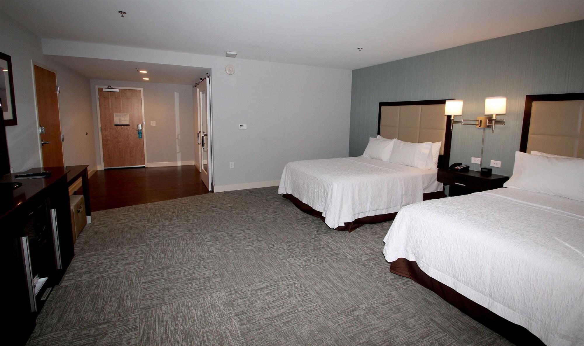 Hampton Inn- Суффолк Экстерьер фото