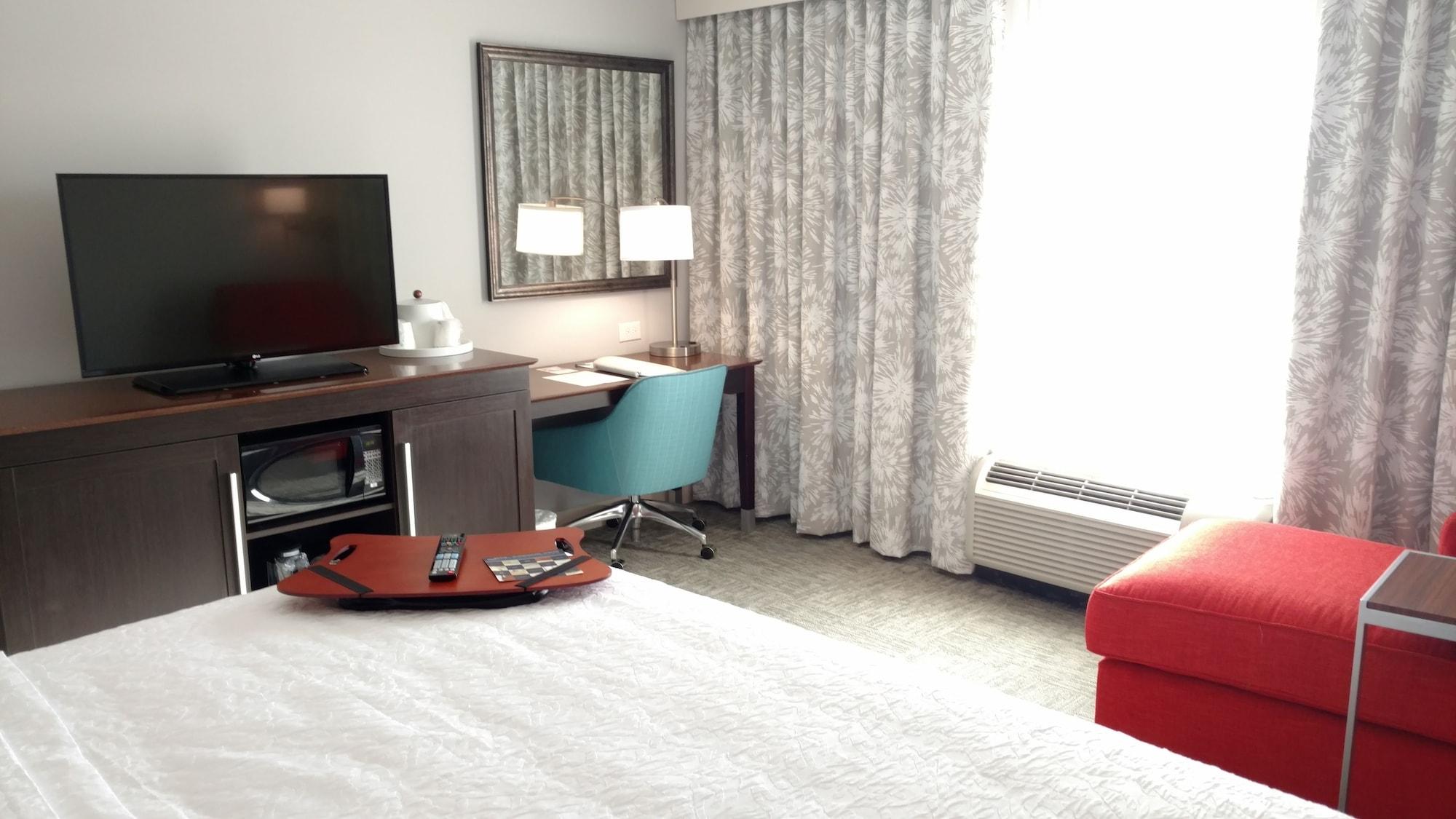 Hampton Inn- Суффолк Экстерьер фото
