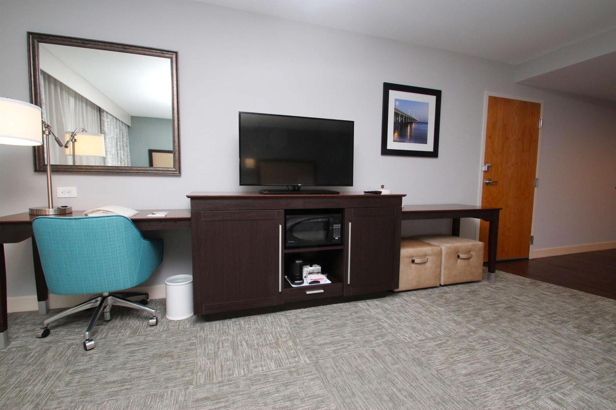 Hampton Inn- Суффолк Экстерьер фото
