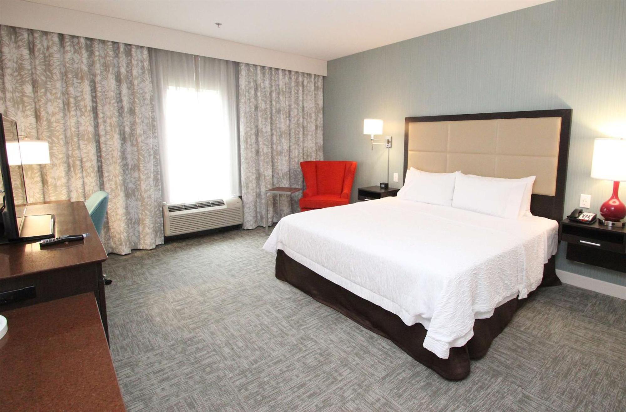 Hampton Inn- Суффолк Экстерьер фото
