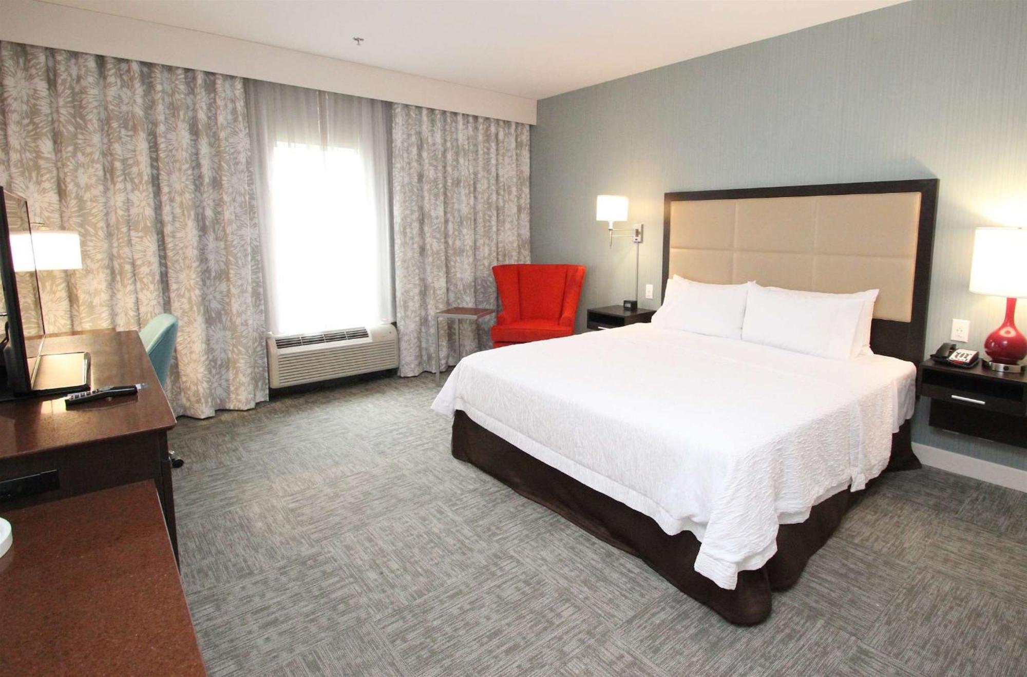 Hampton Inn- Суффолк Экстерьер фото