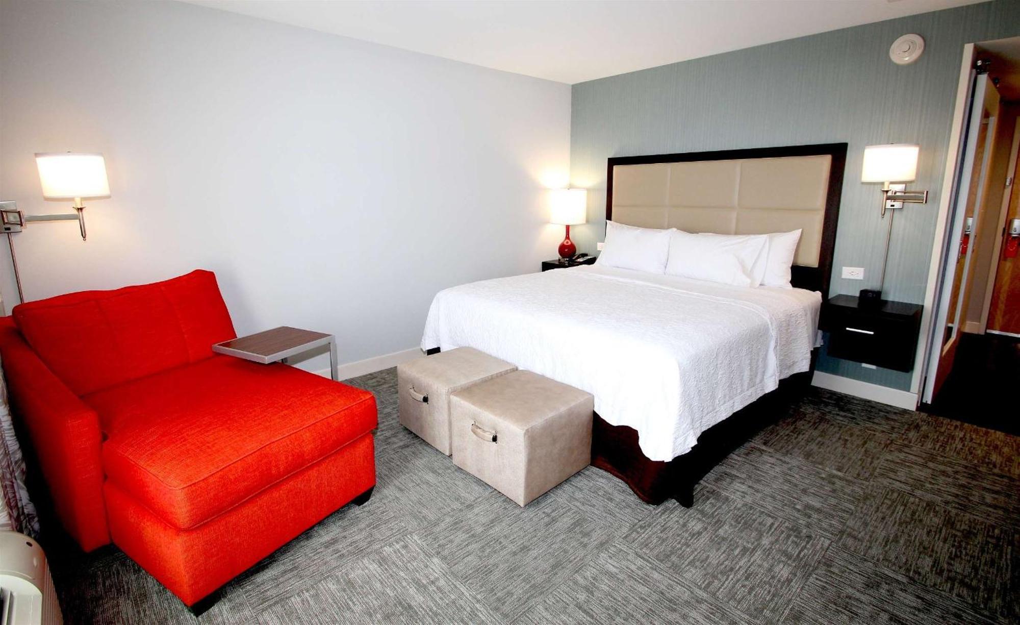 Hampton Inn- Суффолк Экстерьер фото