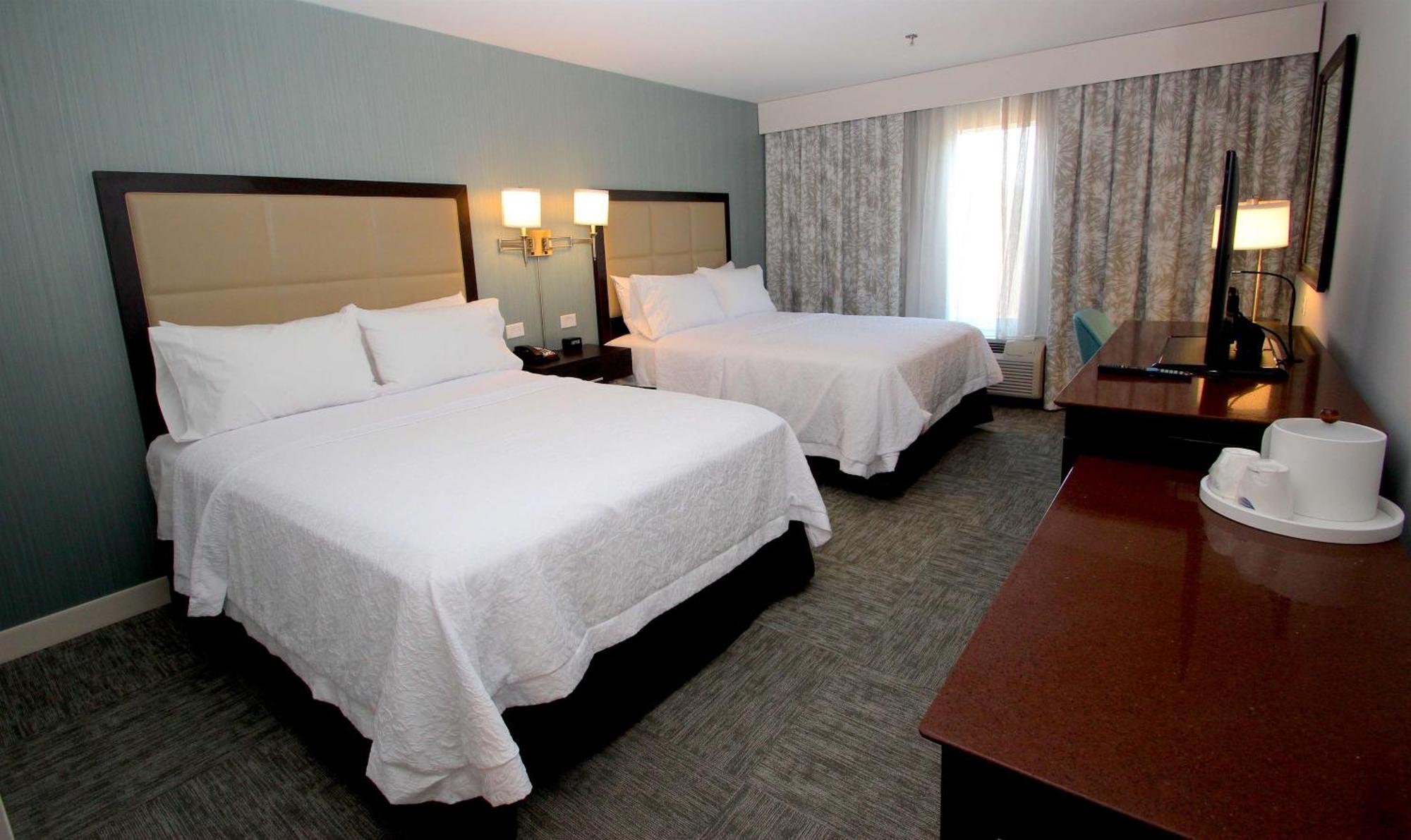 Hampton Inn- Суффолк Экстерьер фото