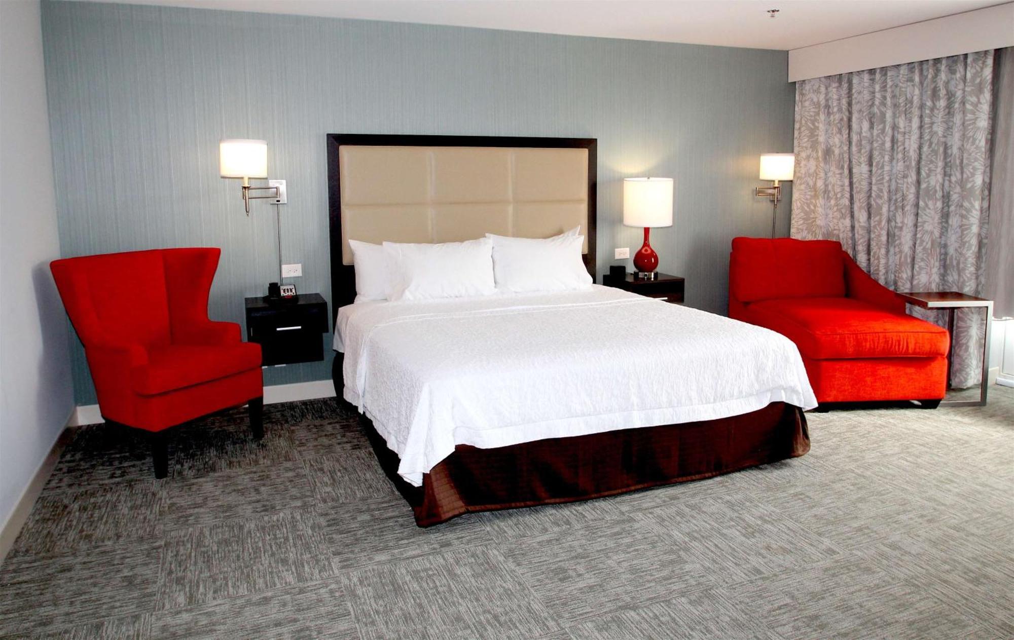 Hampton Inn- Суффолк Экстерьер фото