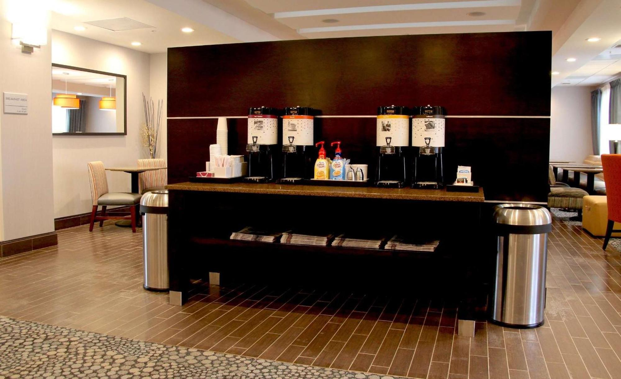 Hampton Inn- Суффолк Экстерьер фото