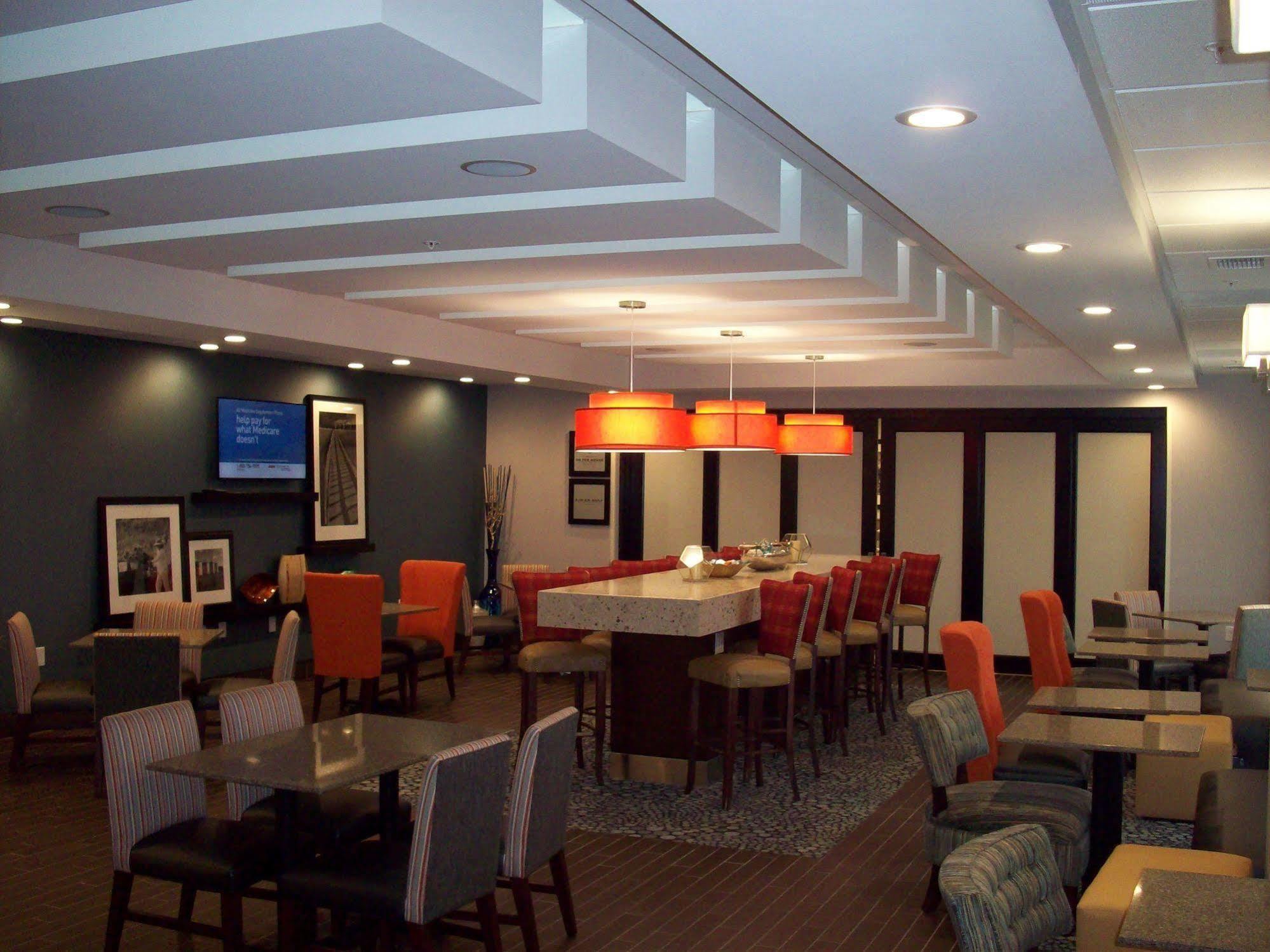 Hampton Inn- Суффолк Экстерьер фото